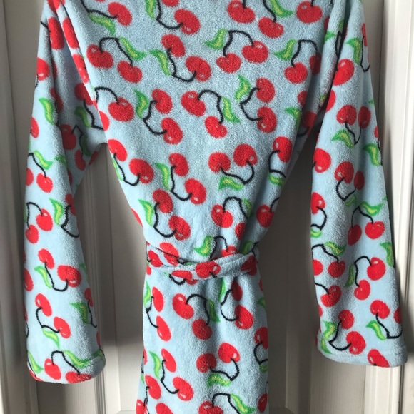 BATHROBE CHERRY THEME ON STAGE SZ SMALL WITH POCKETS - Picture 4 of 5